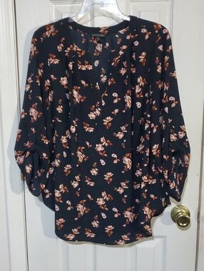 EUC - 41 HAWTHORN  Black And Floral Blouse